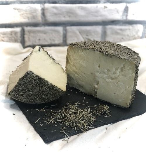 Queso de oveja curado en romero